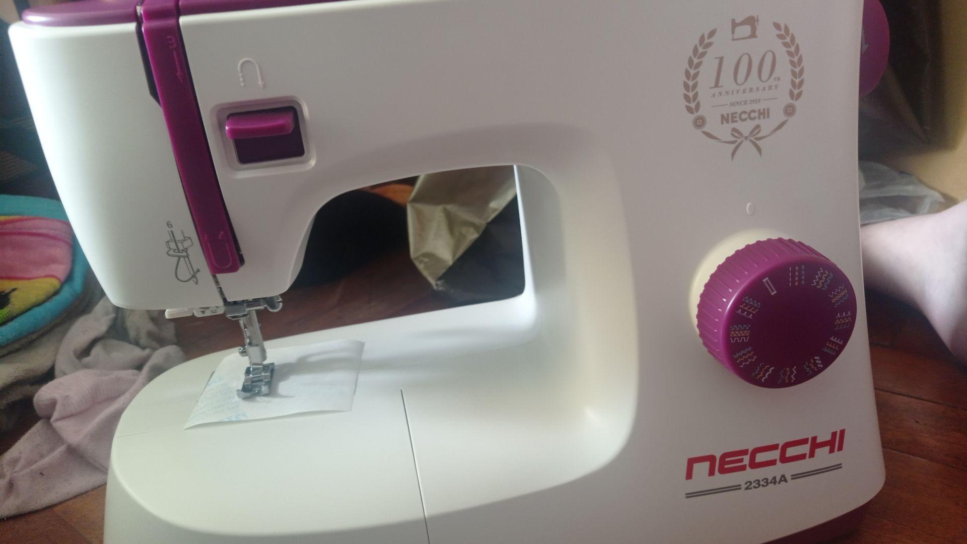 Игровая швейная машина Winx (шьёт, свет, звук, ткань, нитки, 21 см)