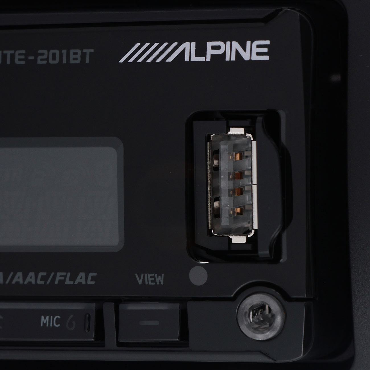 Автомобильная магнитола с CD MP3 Alpine UTE-201BT