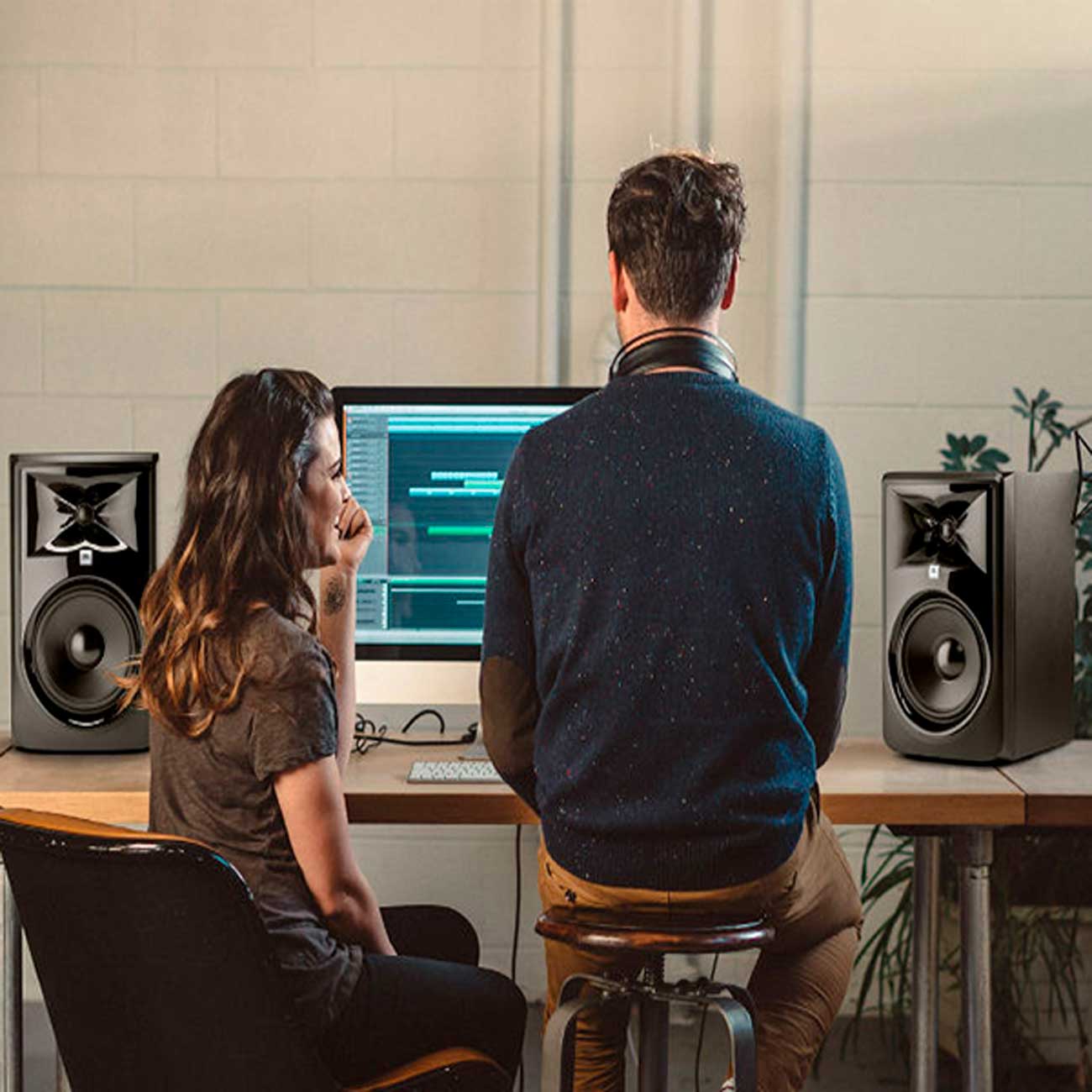 Активная колонка JBL 305P MKII Black (305PMKII-EU)