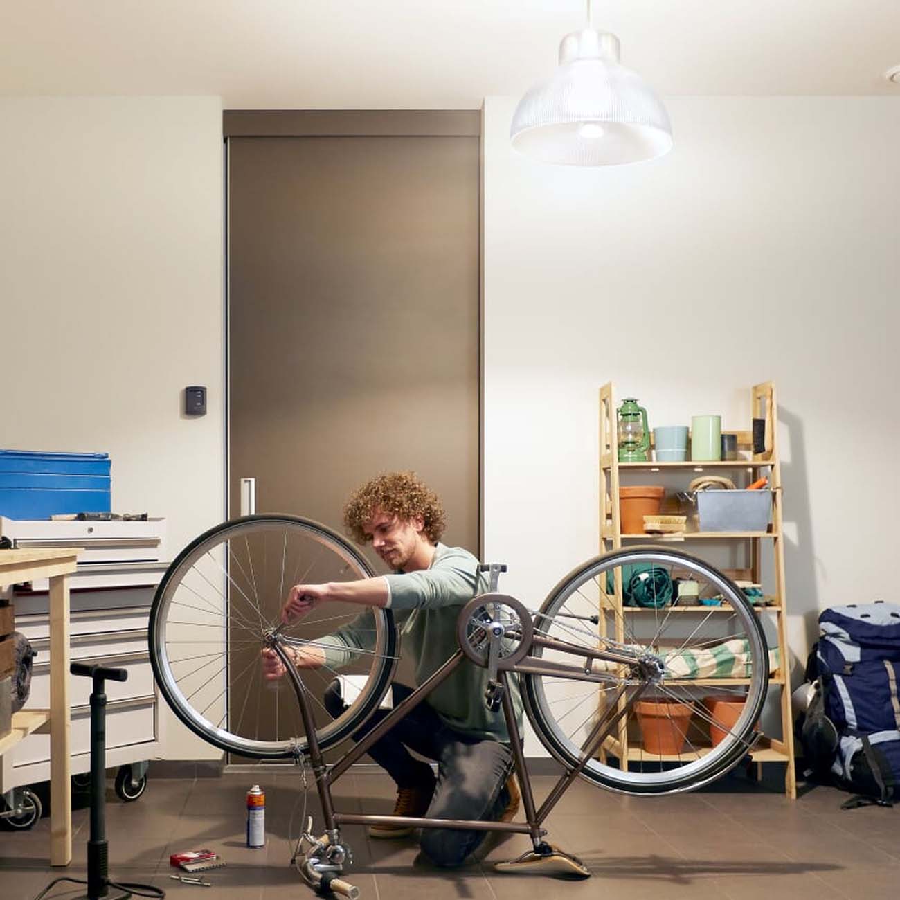 Умная лампа Philips Hue Single Bulb E27 (929002334903)