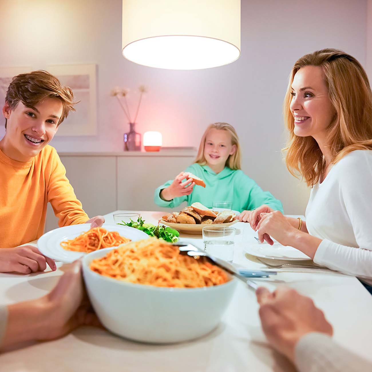 Умная лампочка WiZ Wi-Fi BLE 100W A67 E27 (929002449602)