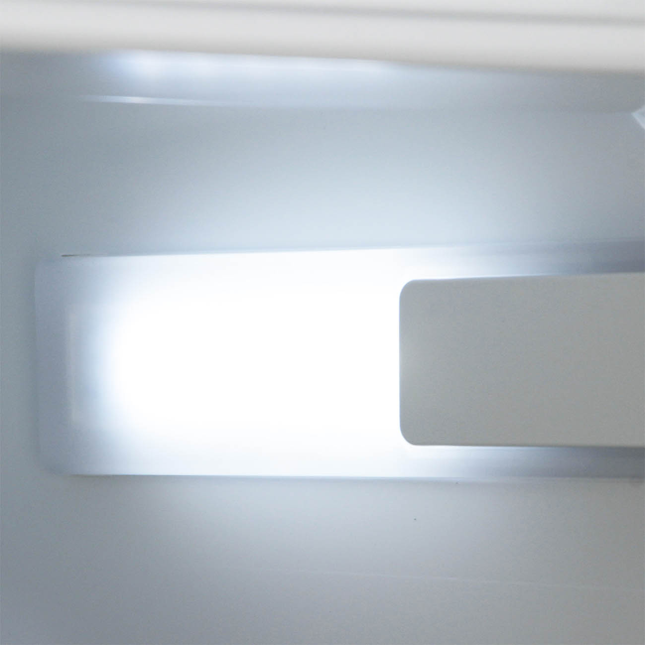 Встраиваемый холодильник однодверный Electrolux ERN93213AW