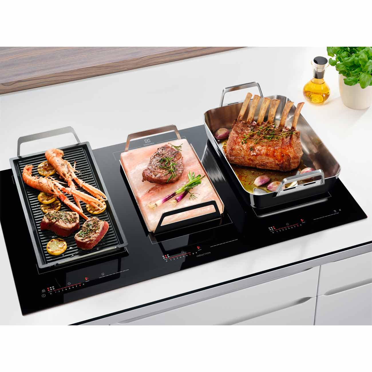 Встраиваемая индукционная панель независимая Electrolux EIV9467