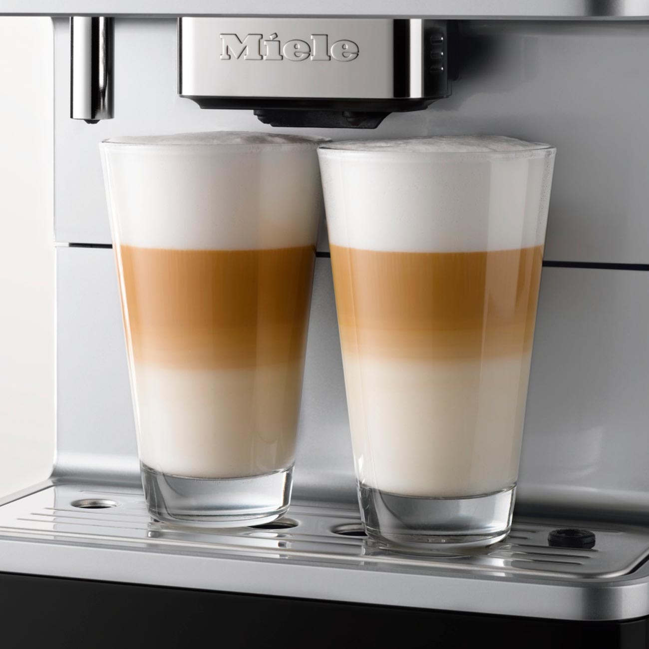 Кофемашина автоматическая Miele CM6350 LOWE