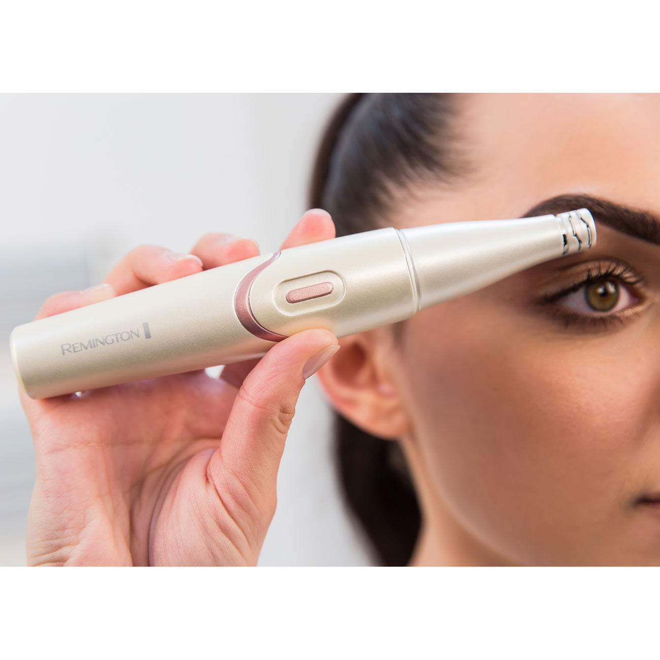 Прибор для ухода за лицом Remington Smooth&Silky EP7070