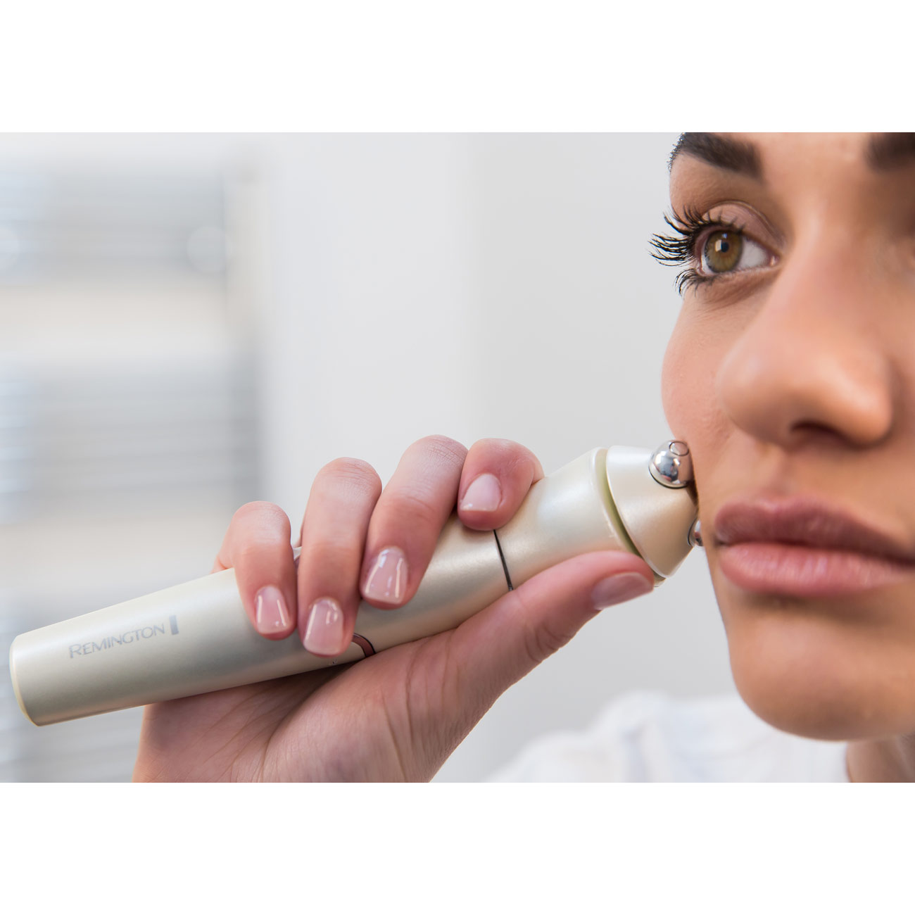 Прибор для ухода за лицом Remington Smooth&Silky EP7070