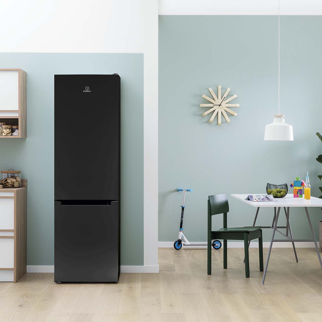 Холодильник Indesit ITF 020 B