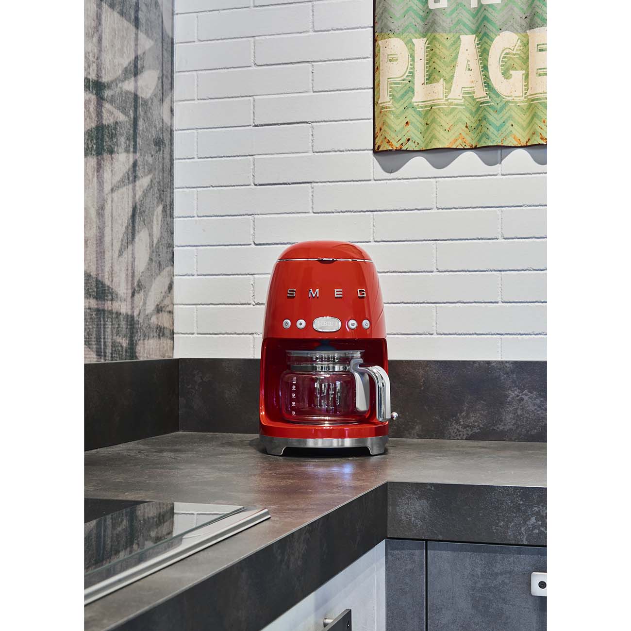 Кофеварка капельного типа Smeg DCF02RDEU