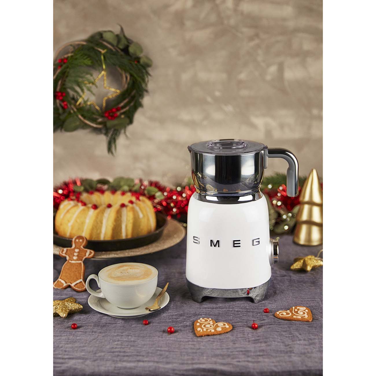 Капучинатор Smeg MFF01WHEU