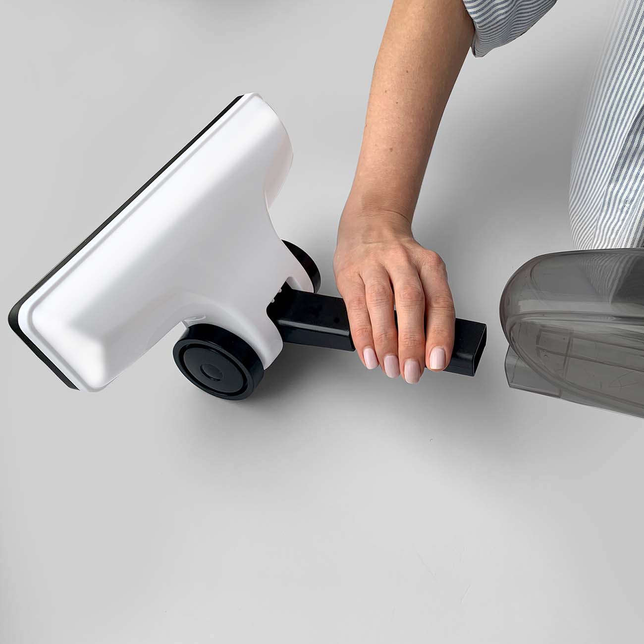 Пылесос ручной (handstick) Vixter VCW-2800 белый