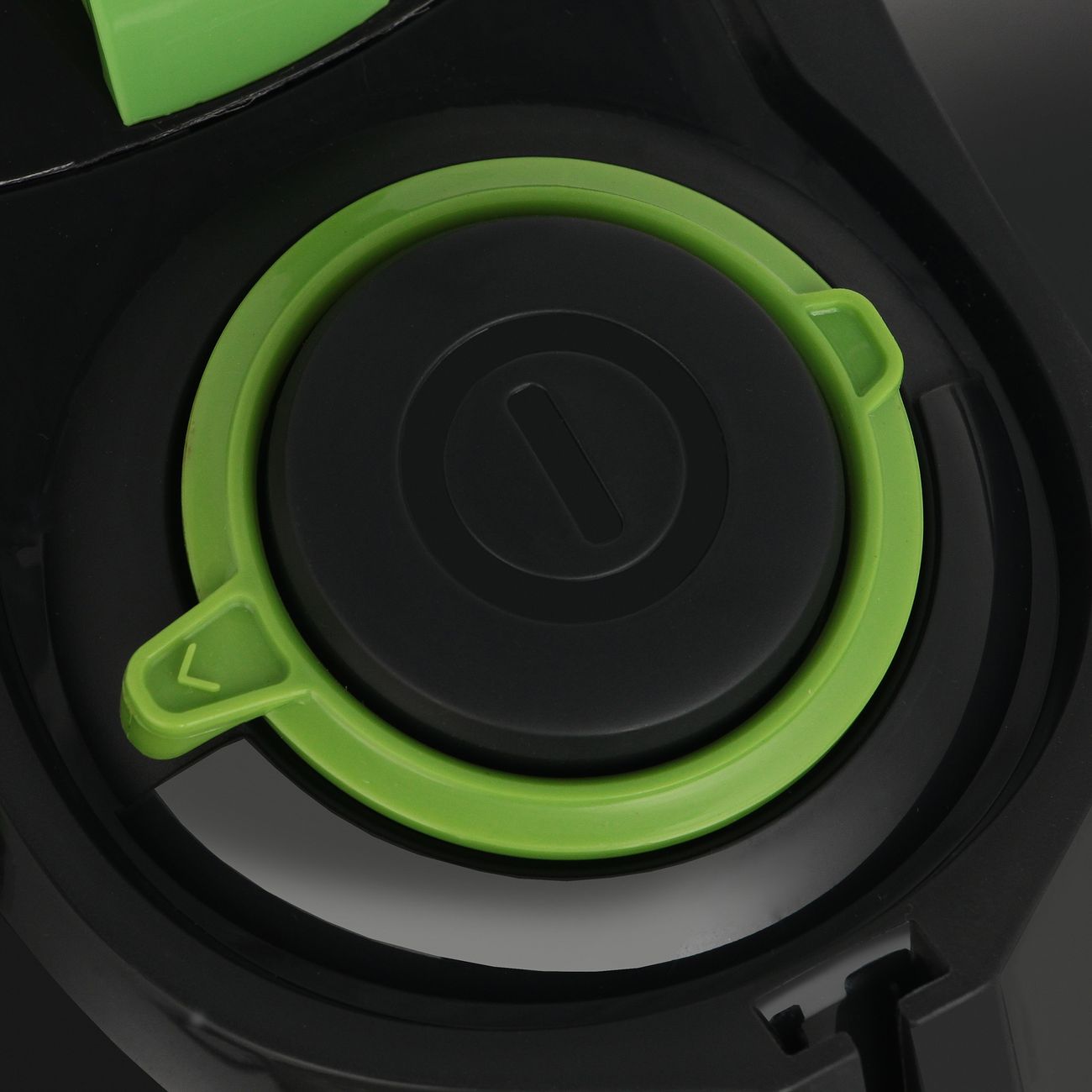 Пылесос с контейнером для пыли Starwind SCV2045