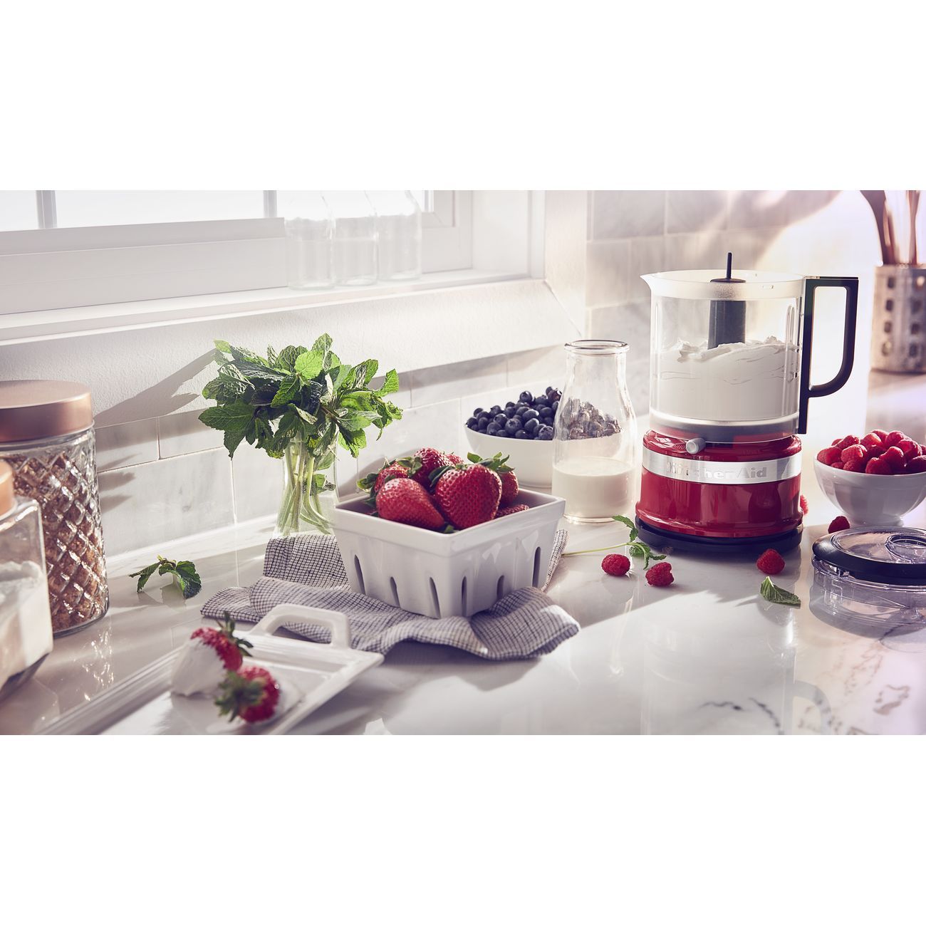 Кухонный мини-комбайн KitchenAid 5KFC0516EER красный