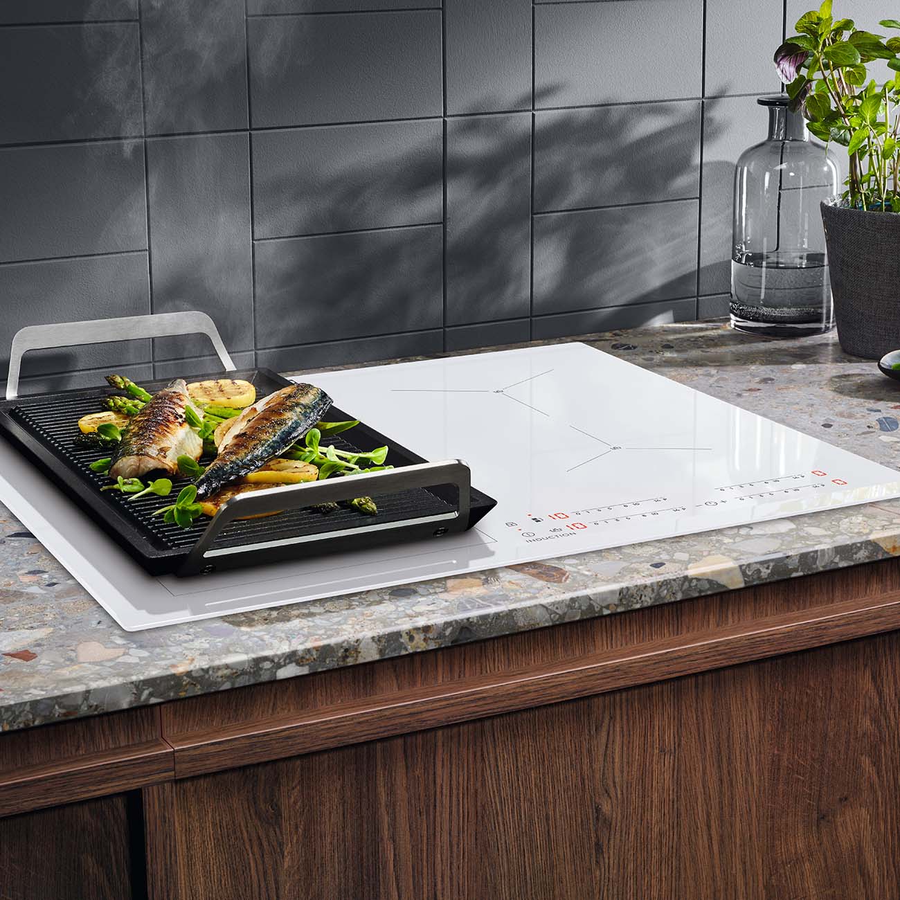 Встраиваемая индукционная панель независимая Electrolux 700 SENSE SenseBoil IPES6451WF