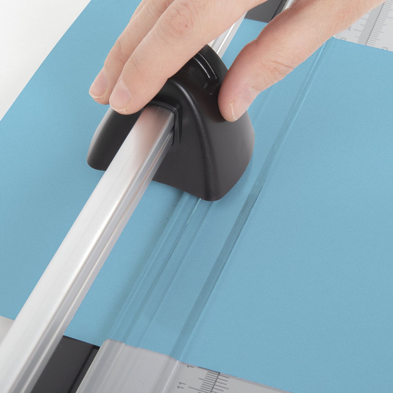 Резак Brauberg Extra A4, до 10 л, 320 мм (532325)