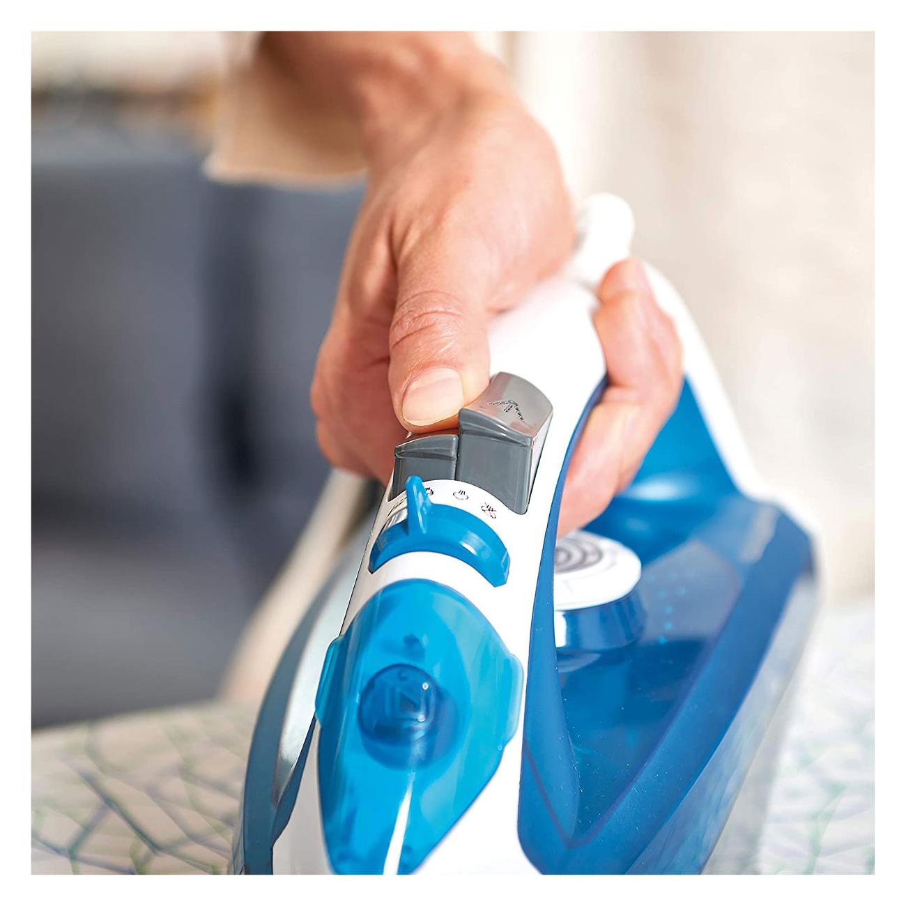 Утюг Black+Decker BXIR2200E