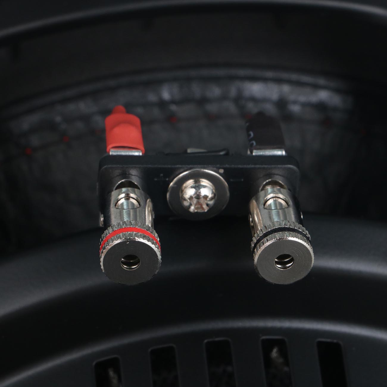 Автомобильный сабвуфер корпусной Soundmax SM-CSX401