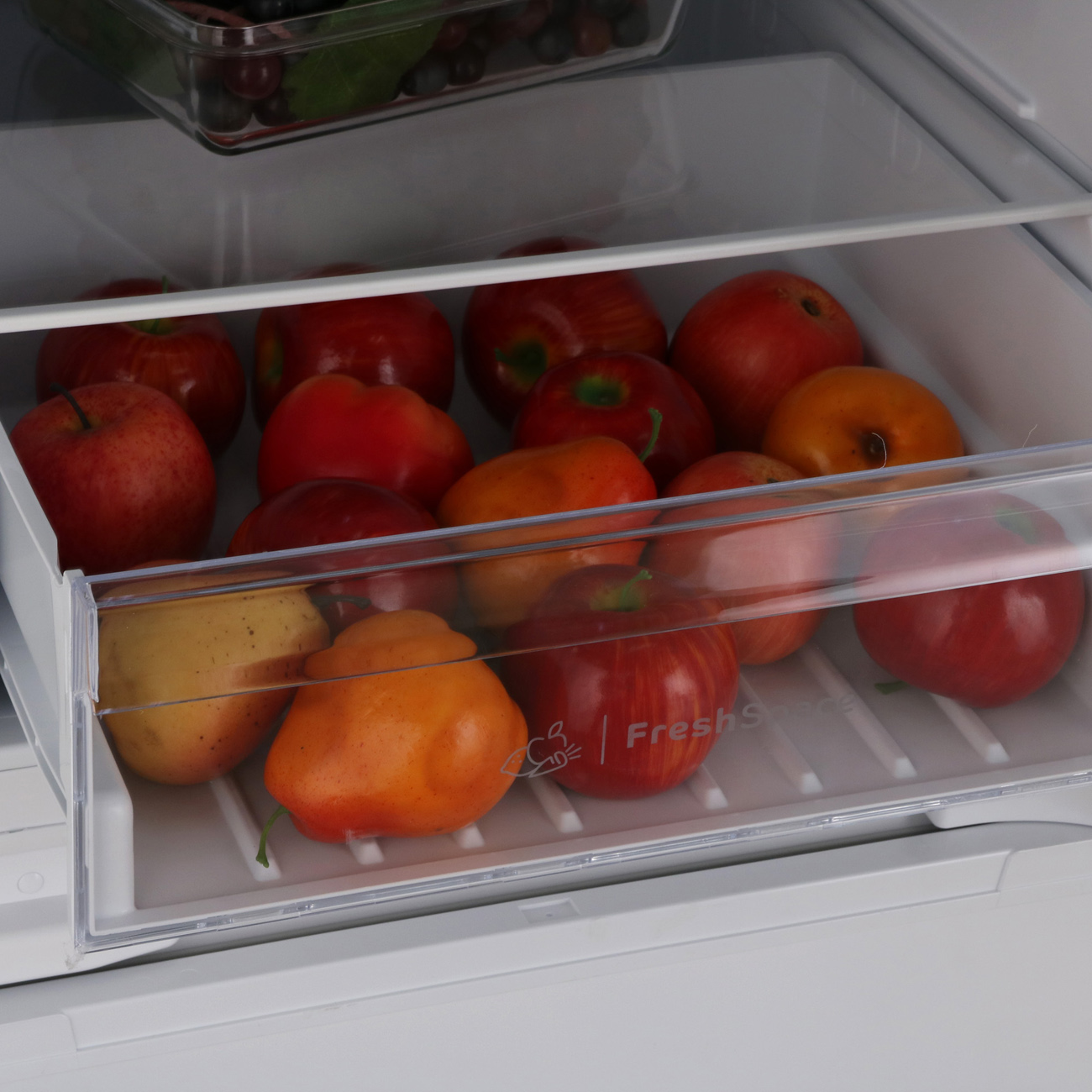 Встраиваемый холодильник комби Indesit IBH 20