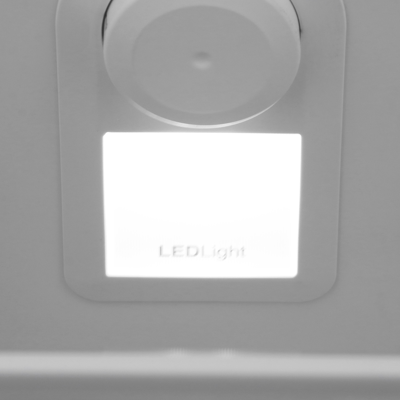 Встраиваемый холодильник комби Indesit IBH 20