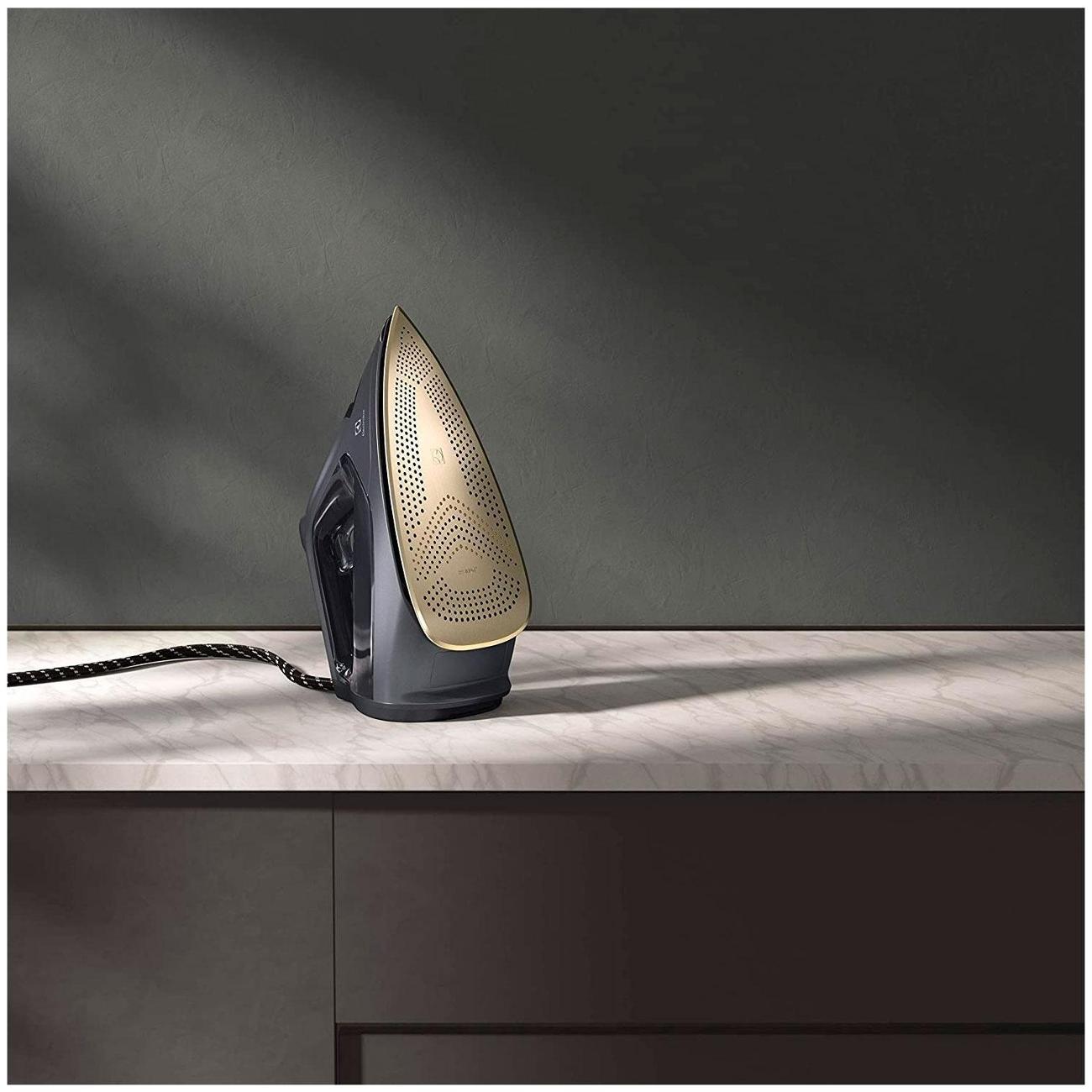 Утюг Electrolux E8SI1-8EGM