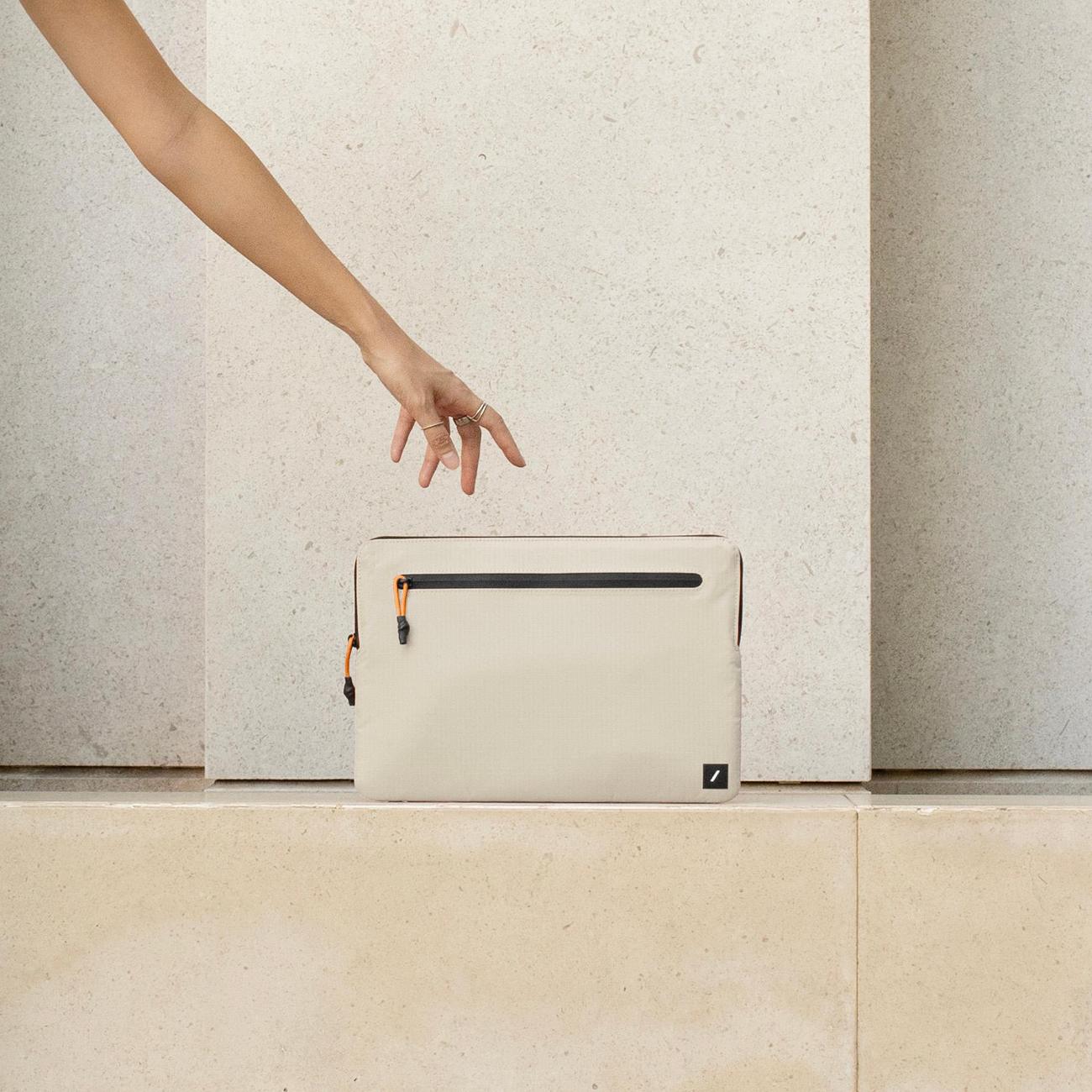 Сумка для ноутбука Native Union ULTRA SLEEVE 15/16" песочная