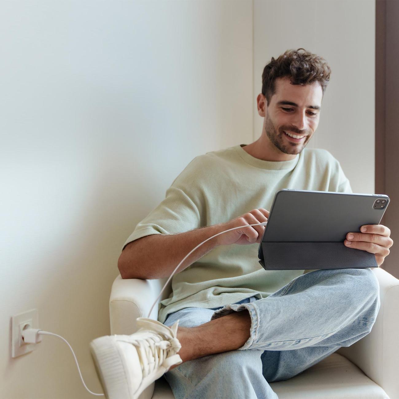 Сетевое зарядное устройство uBear Pulse (WC09WHPD20-C)