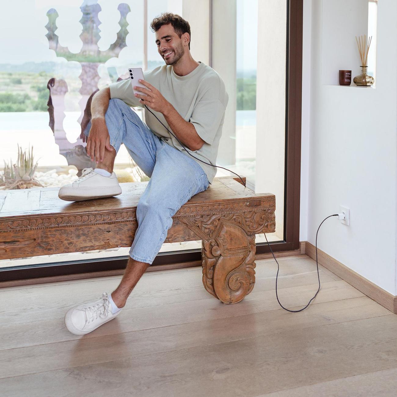 Сетевое зарядное устройство uBear Bridge USB-C, 20 Вт, GaN