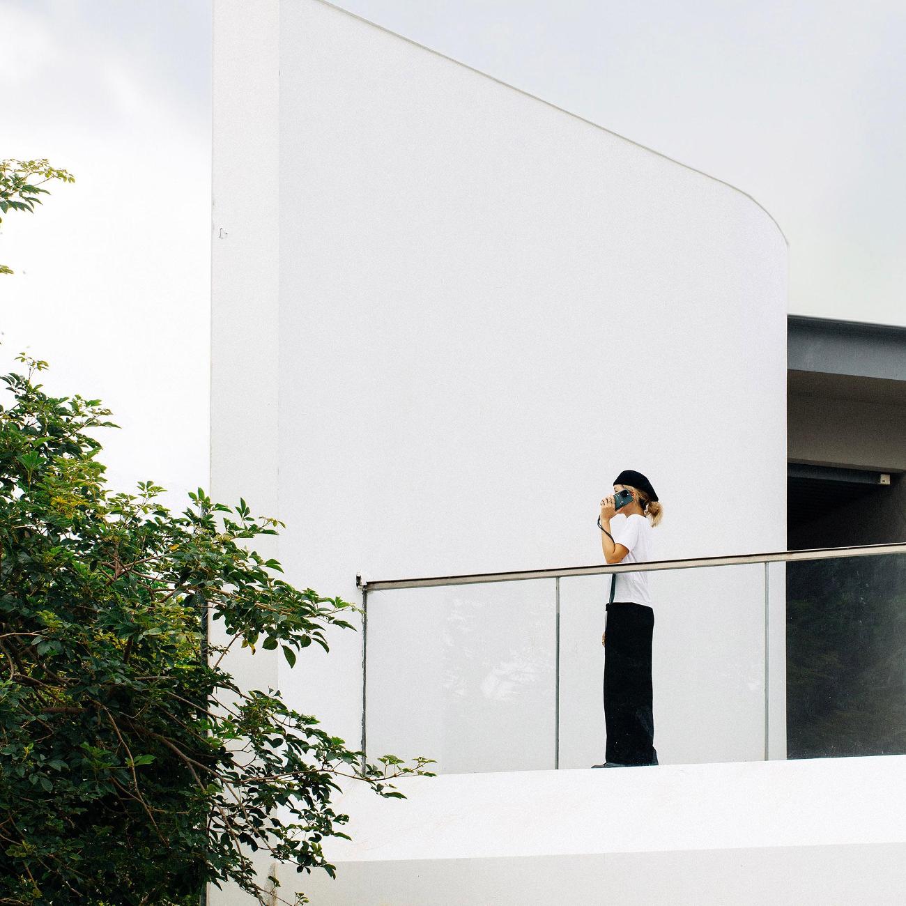 Шнурок для смартфона Native Union CITY SLING 74 см серо-зеленый