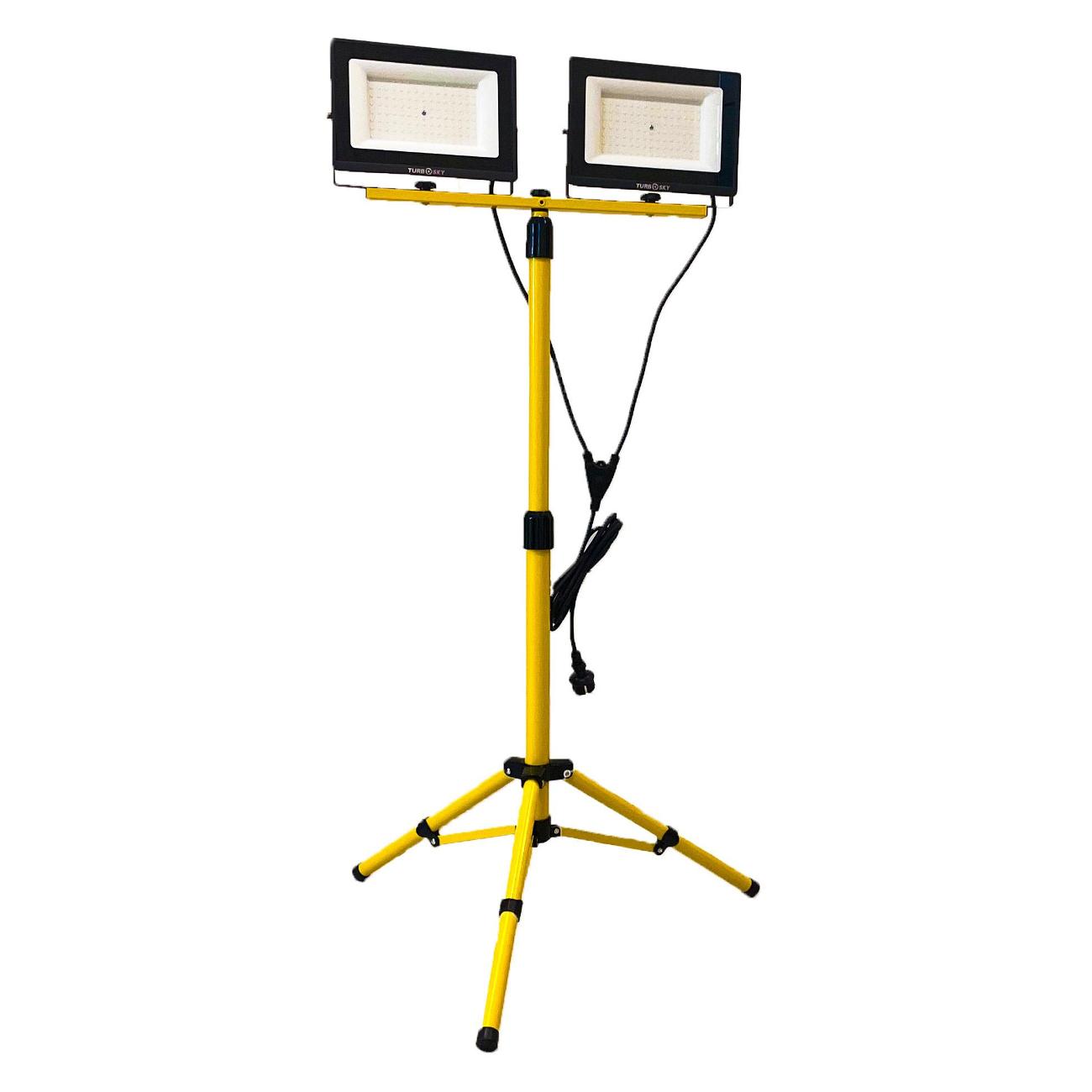Прожектор TurboSky со штативом 100W фото
