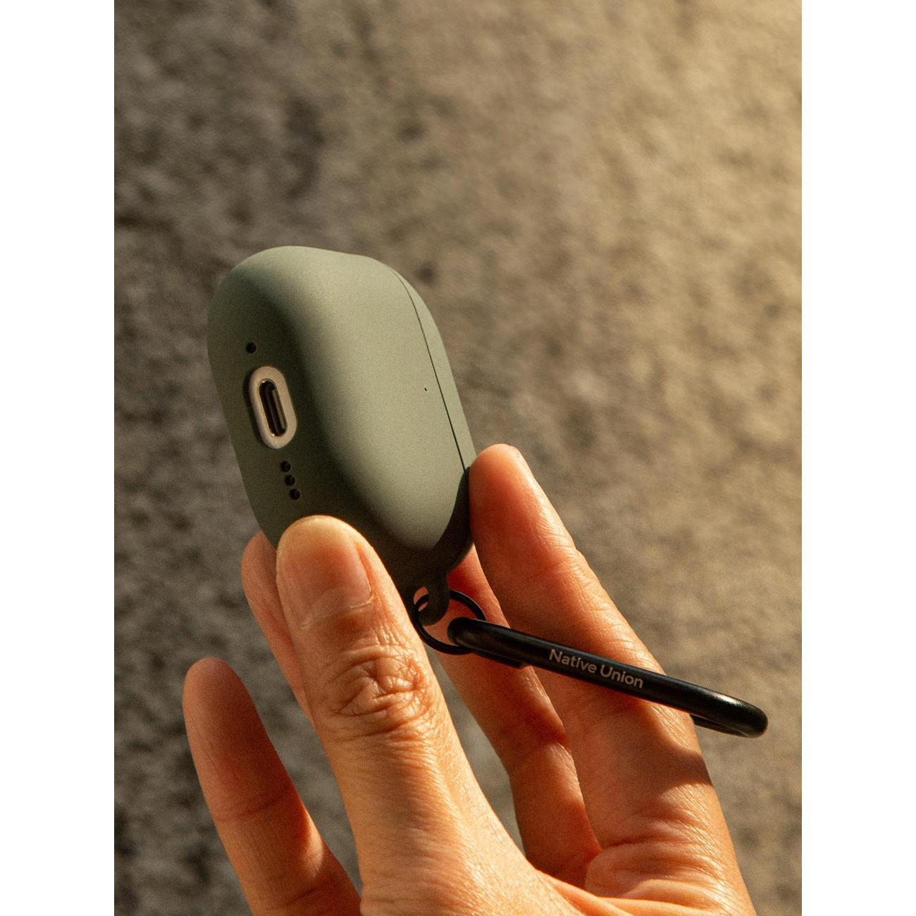 Чехол Native Union для Active Case AirPods 4 с карабином, серо-зелен