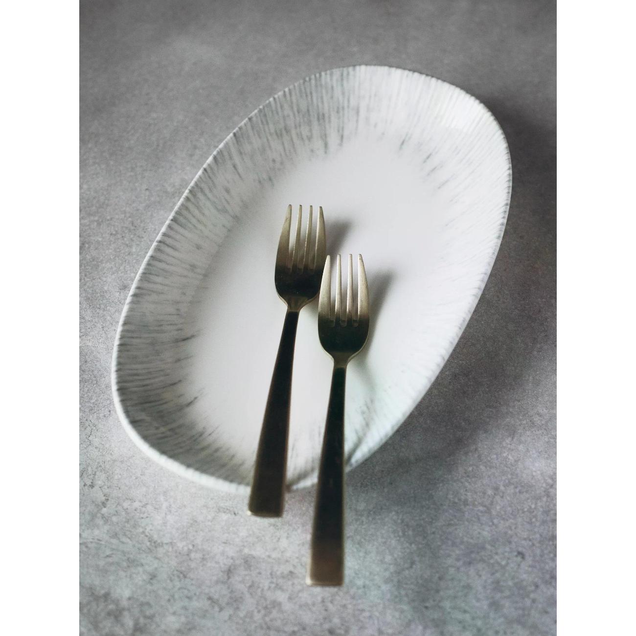 Тарелка столовая BONNA Iris овальное, 290*170 мм