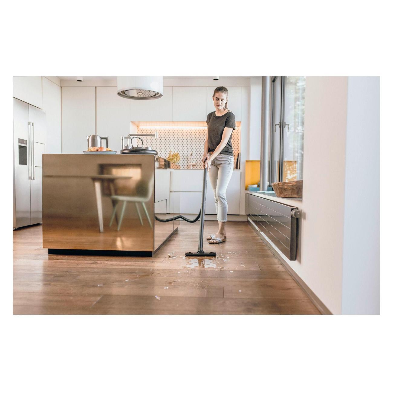 Пылесос с контейнером для пыли Karcher WD 2 Plus S V-15/4/18