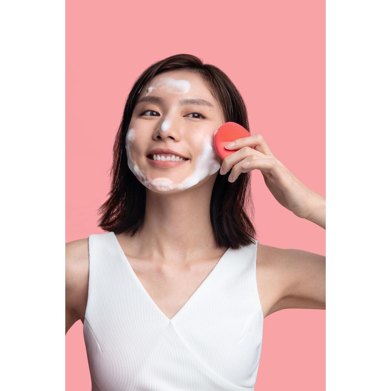 Электрическая щетка для лица Foreo LUNA 4 коралловый