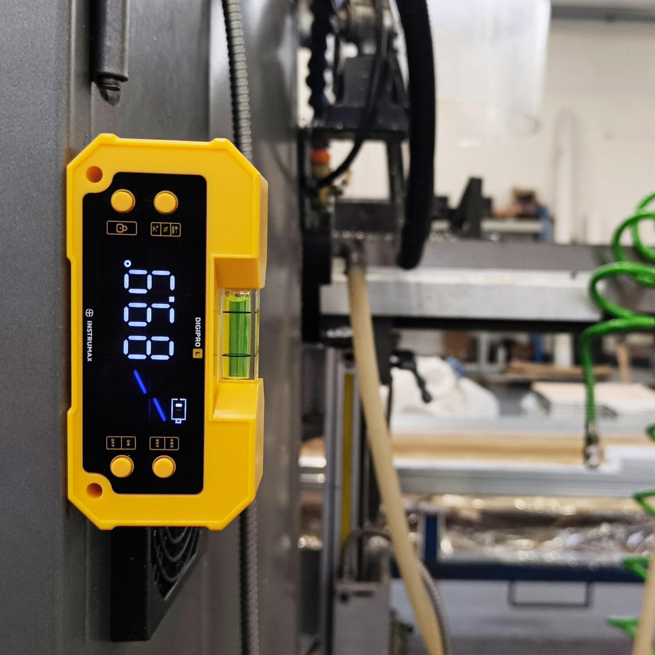 Электронный профессиональный двухосевой магнитный уровень Instrumax DIGIPRO L