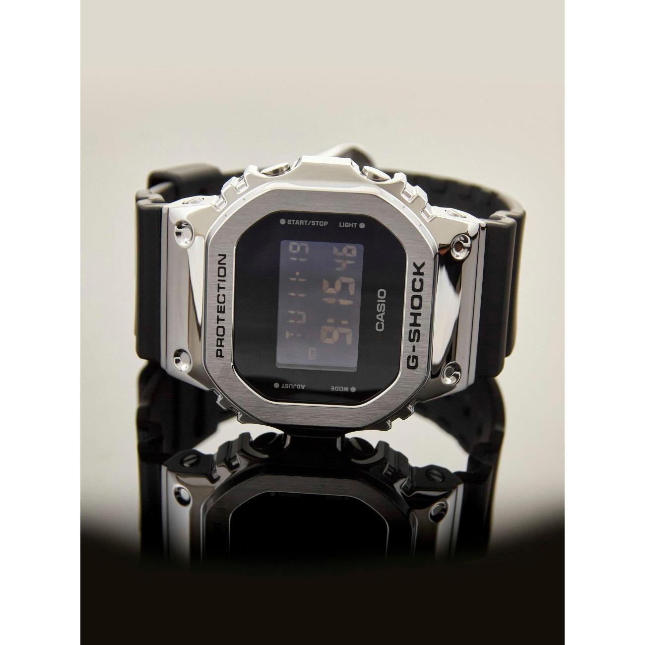 Часы наручные Casio GM-5600U-1D