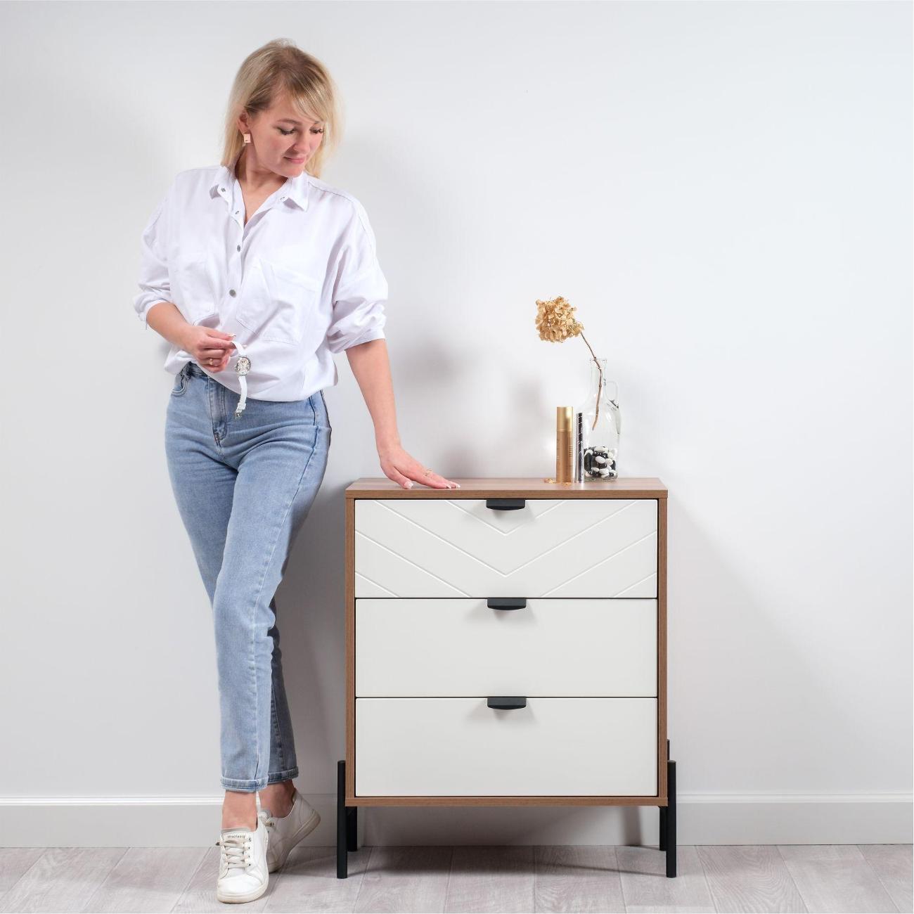 Комод Logium Венеция 16.229.03, Дуб Крафт табачный, белая шагрень 4101 ПВХ