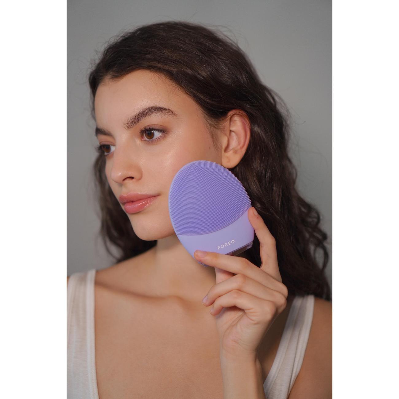 Ультразвуковая щетка для очищения кожи лица Foreo LUNA 4 Violet