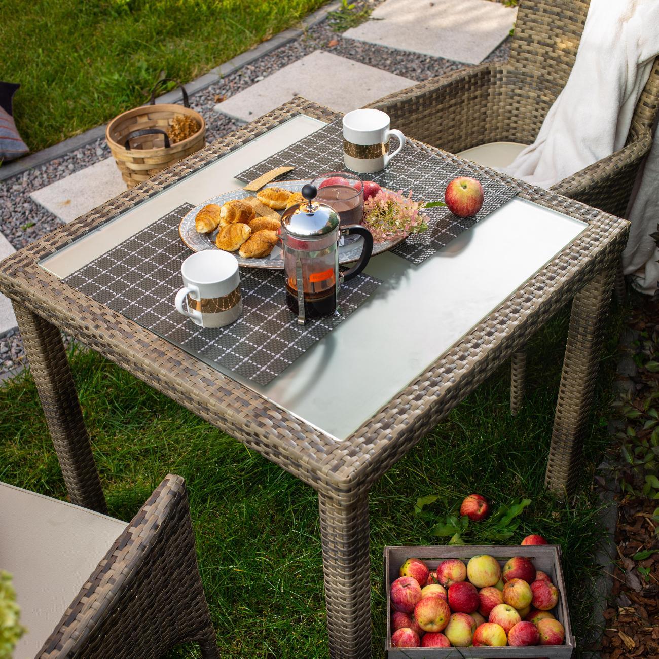 Стол садовый KONWAY из ротанга Панама слоновая кость 80х80х75 см со стеклянной столешницей