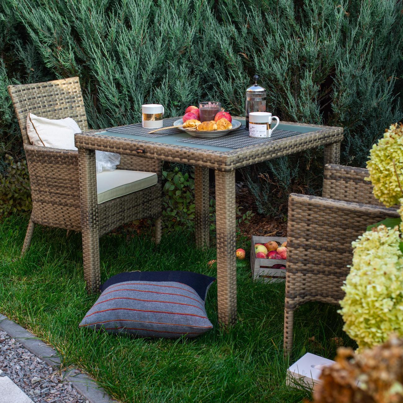 Стол садовый KONWAY из ротанга Панама слоновая кость 80х80х75 см со стеклянной столешницей