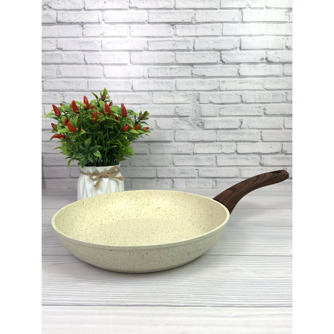 Сковорода RasheL 26 см с ручкой Soft Touch для всех видов плит