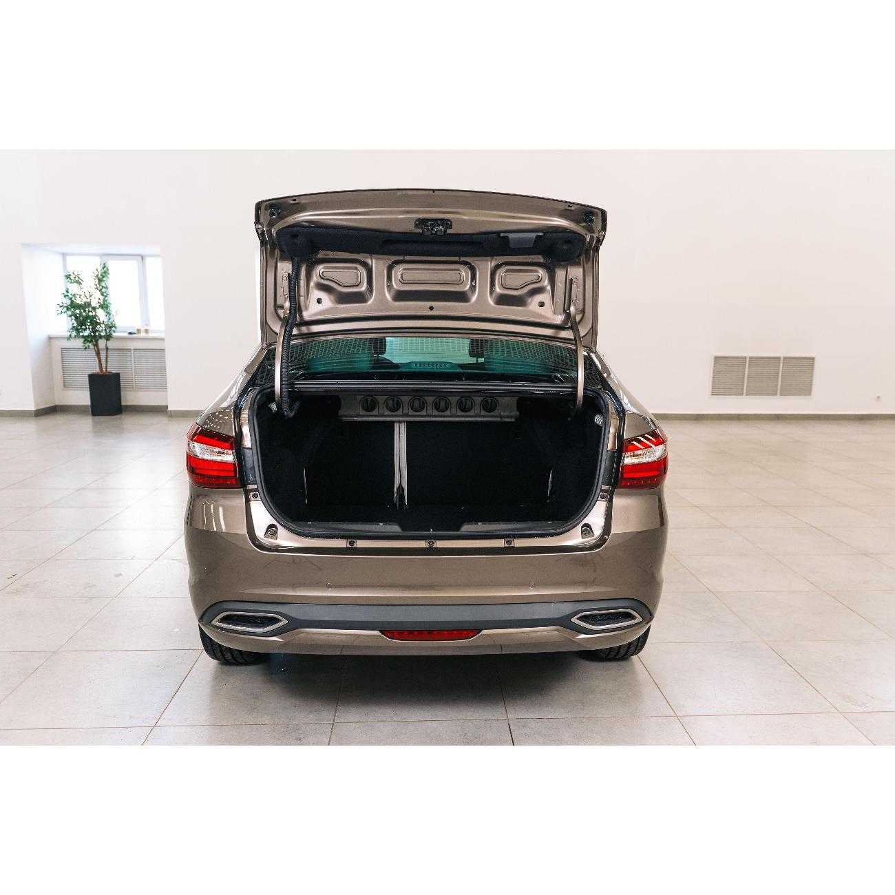 Автомобиль бензиновый Lada Aura