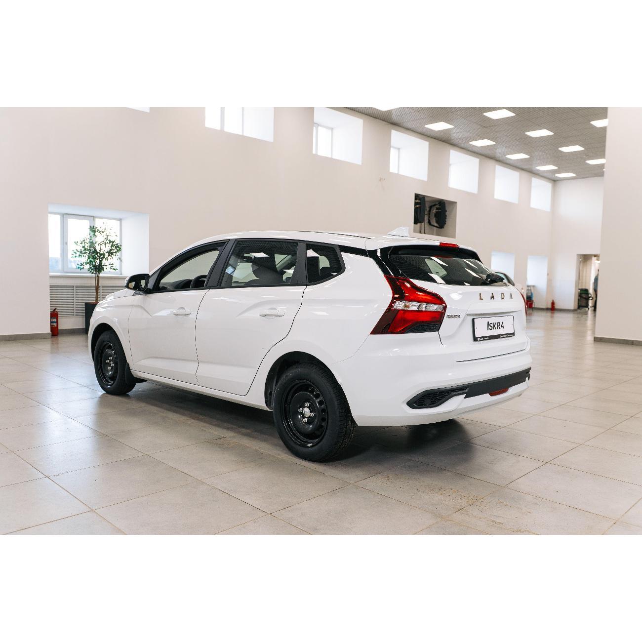 Автомобиль бензиновый Lada Iskra