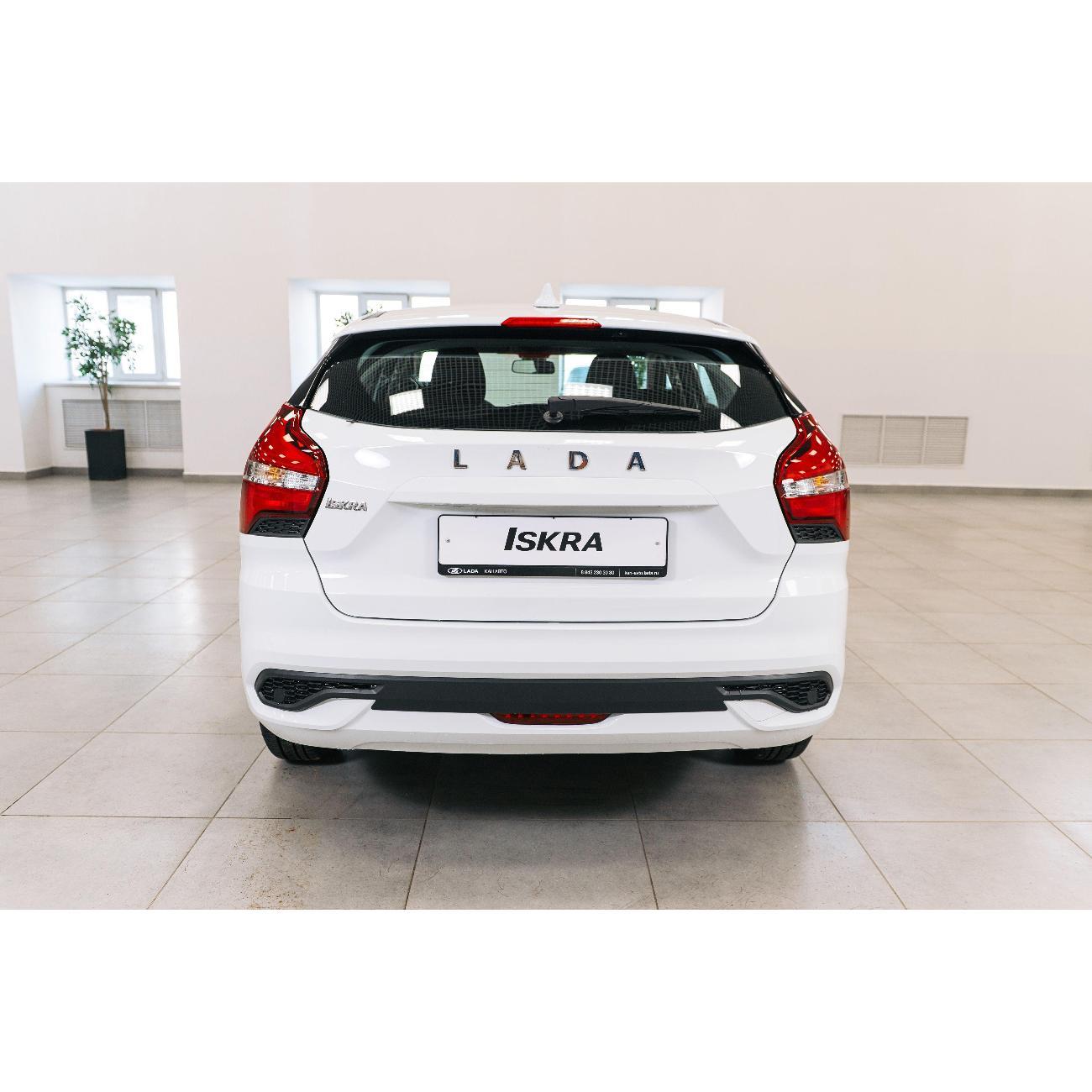 Автомобиль бензиновый Lada Iskra