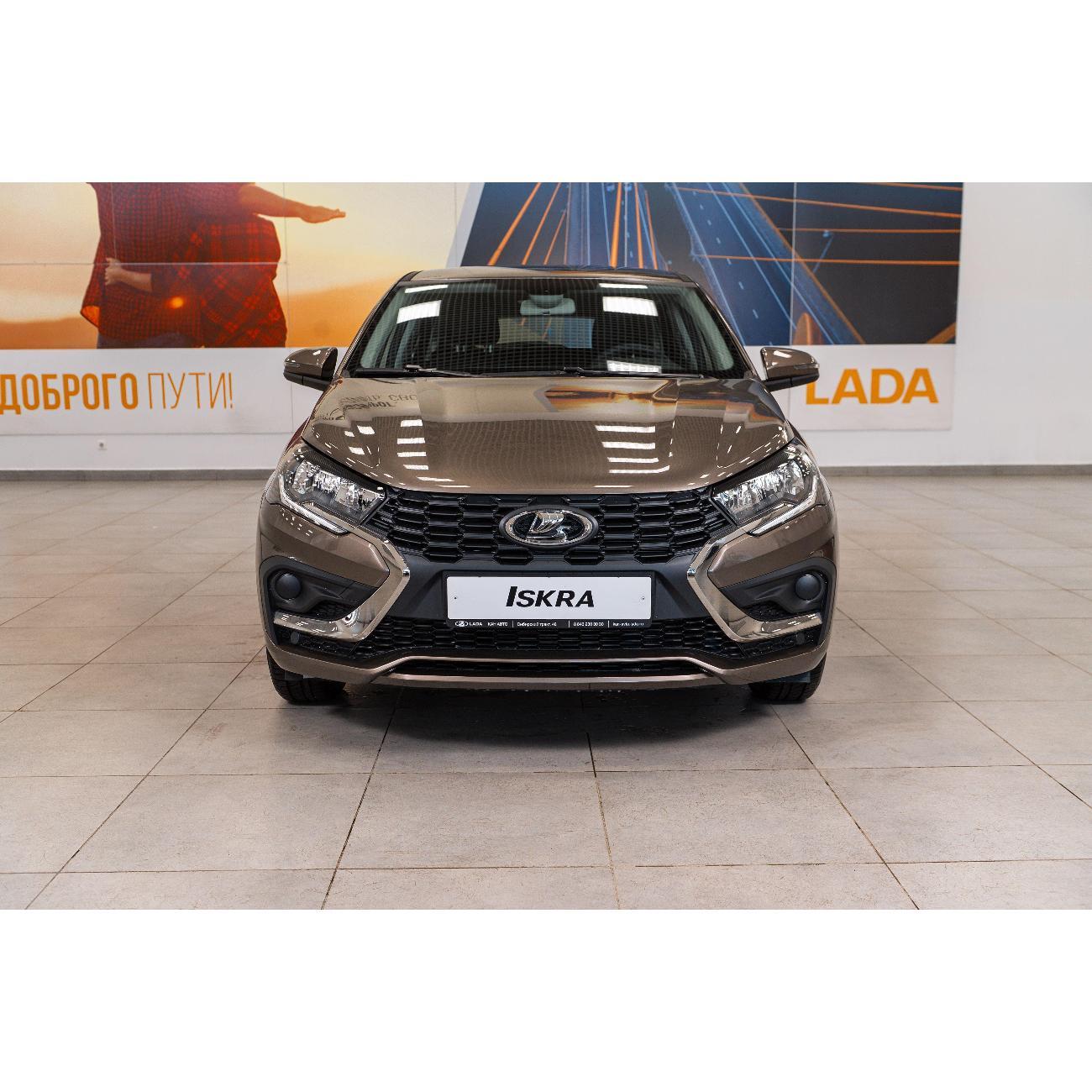 Автомобиль бензиновый Lada Iskra