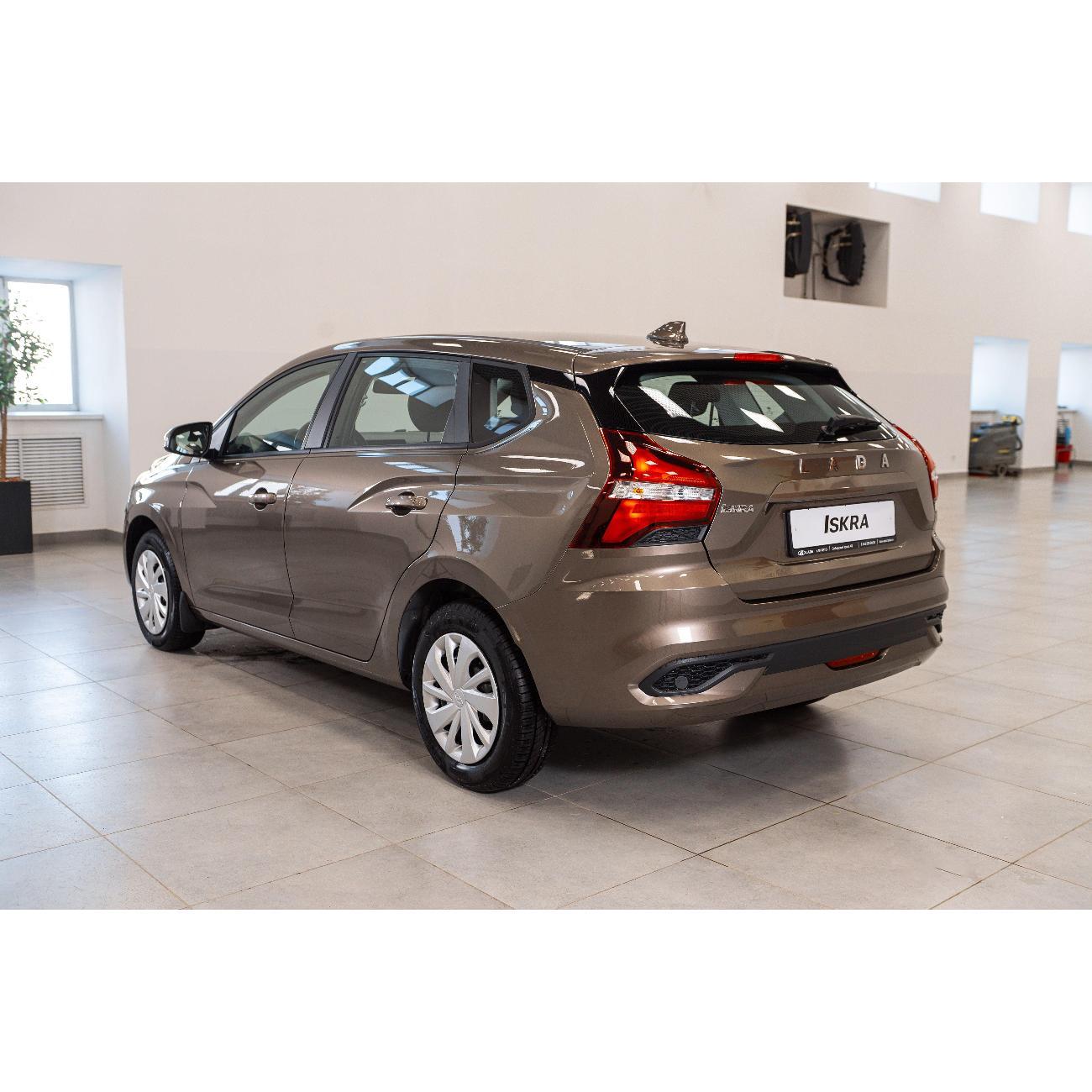 Автомобиль бензиновый Lada Iskra