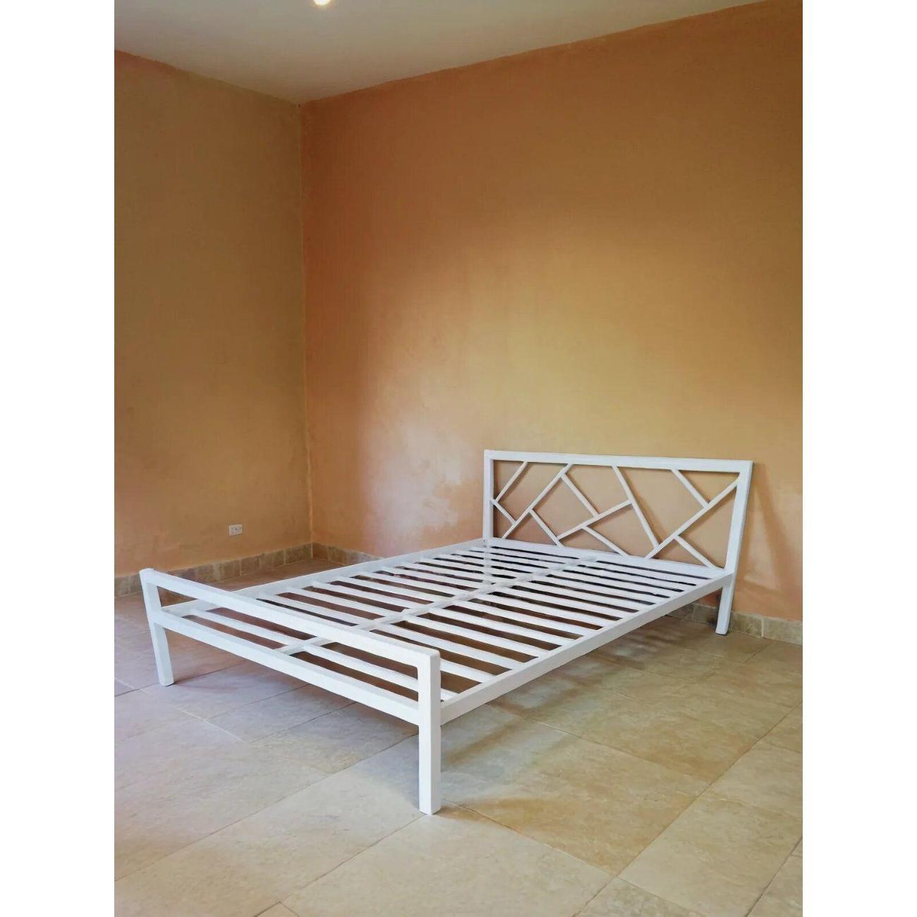 Кровать LOFT Mebel Цезарион белые