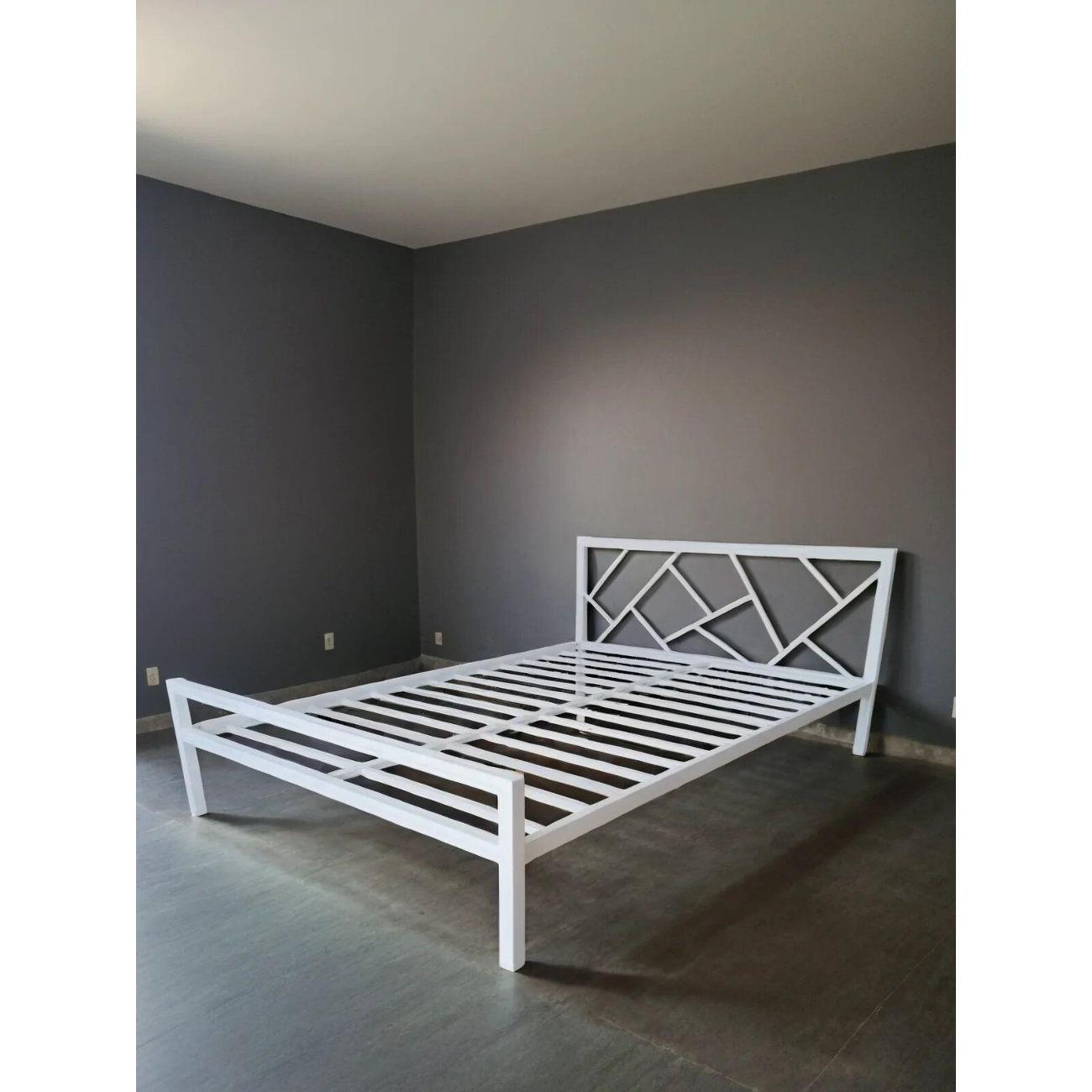 Кровать LOFT Mebel Цезарион белые