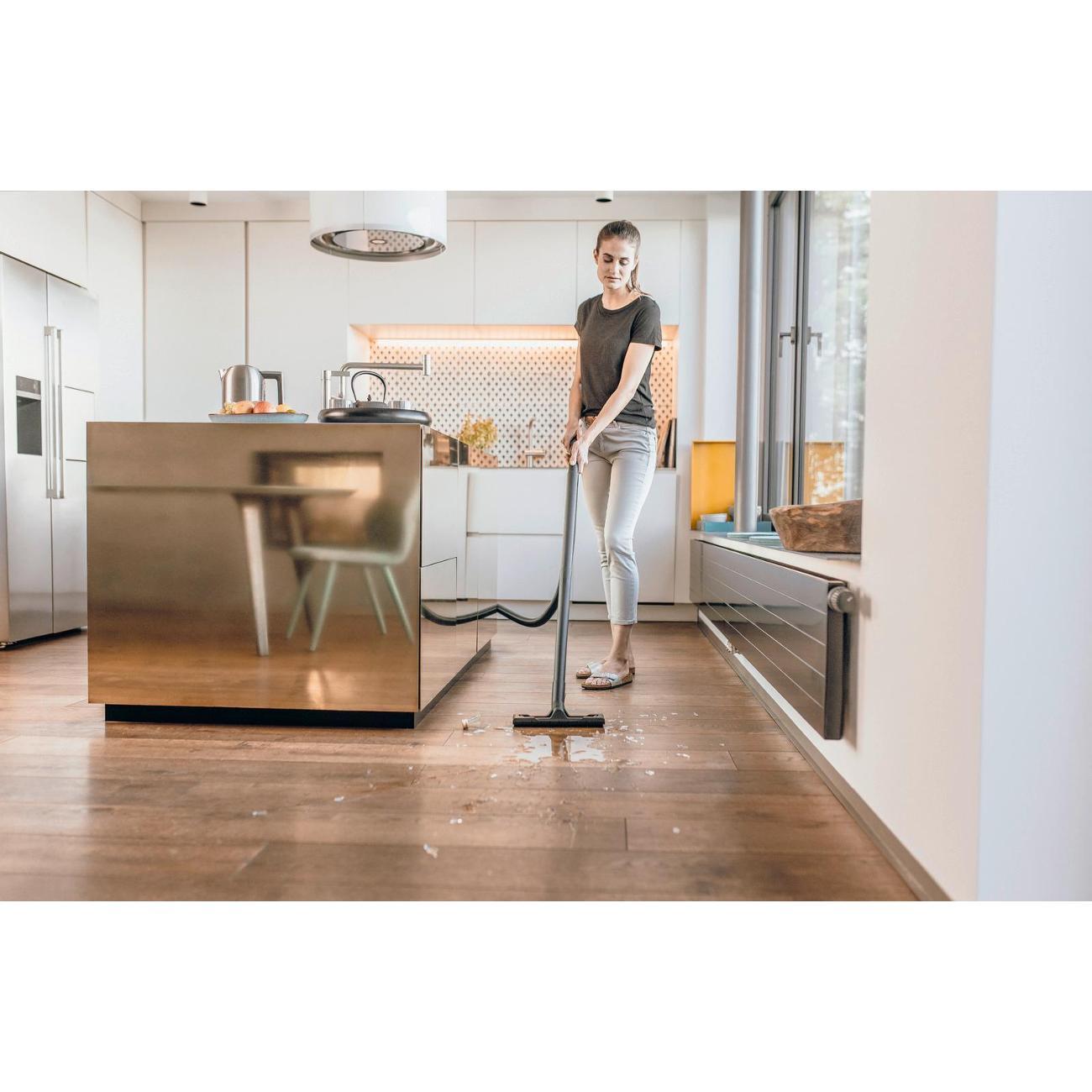 Пылесос напольный Karcher WD 2 Plus S V-15/4/18