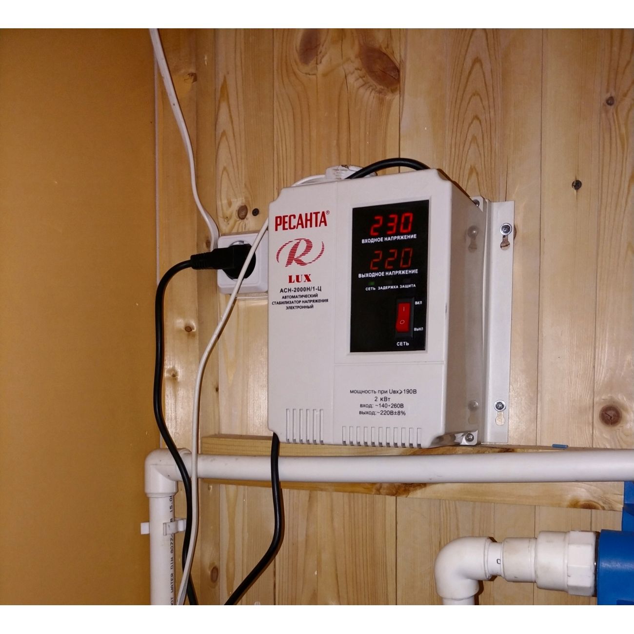 Стабилизатор напряжения Ресанта 63/6/15 (АСН- 2 000 Н/1-Ц)