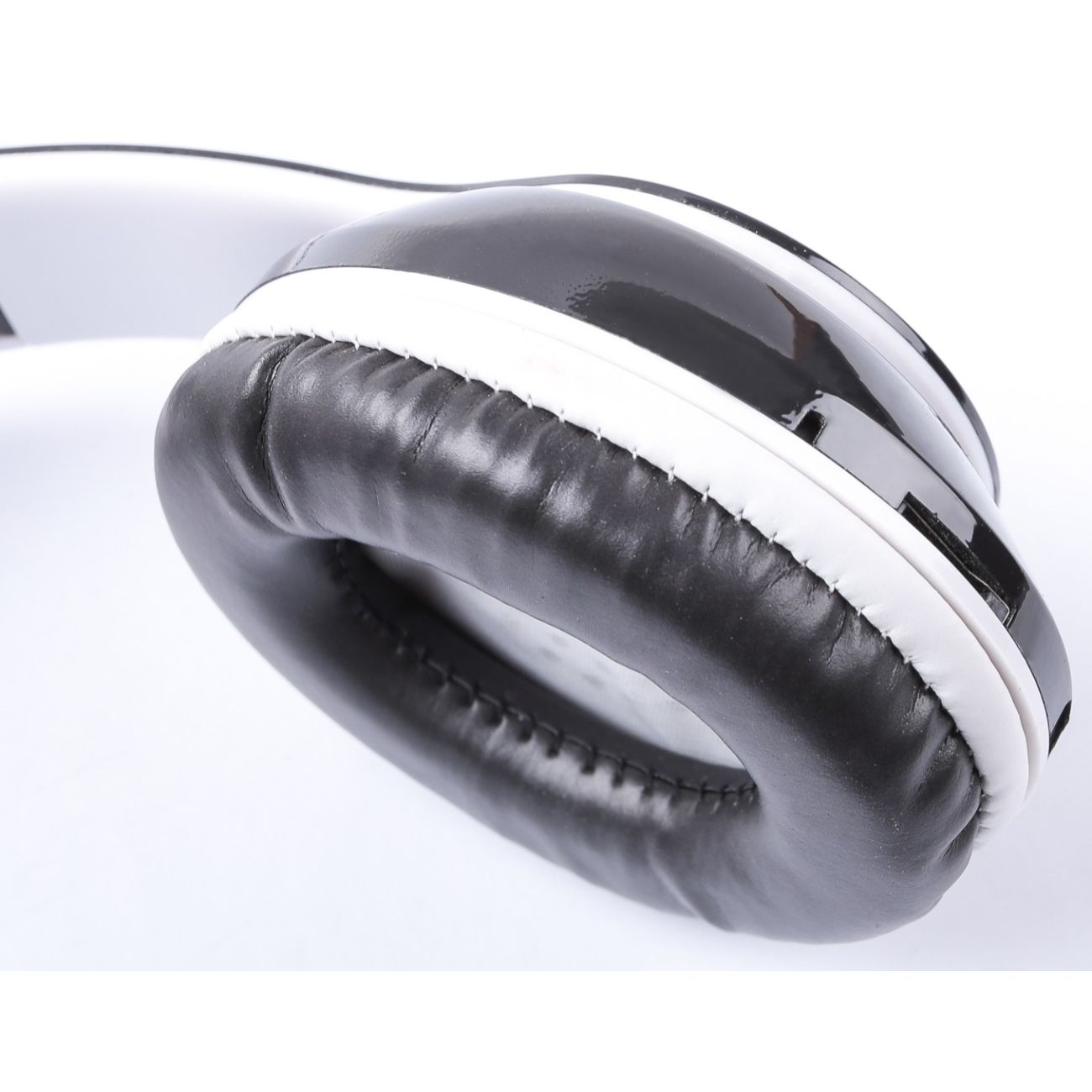 Беспроводные наушники Luazon 2534164 OBT 1.5 черно-белые