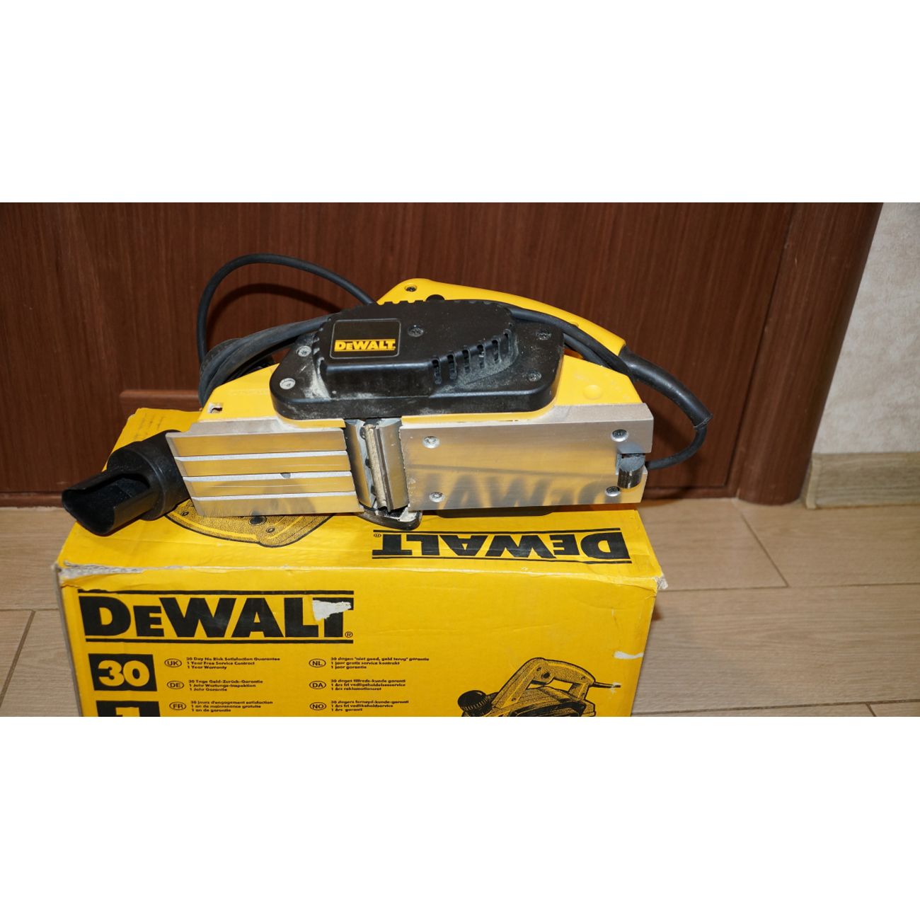 Рубанок DeWalt 600 Вт DW680-QS